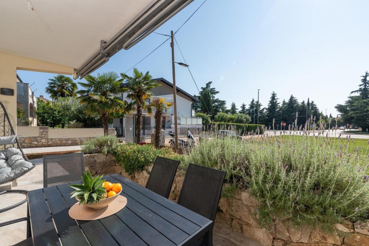 App Sandro With Common Pool Poreč Exterior foto