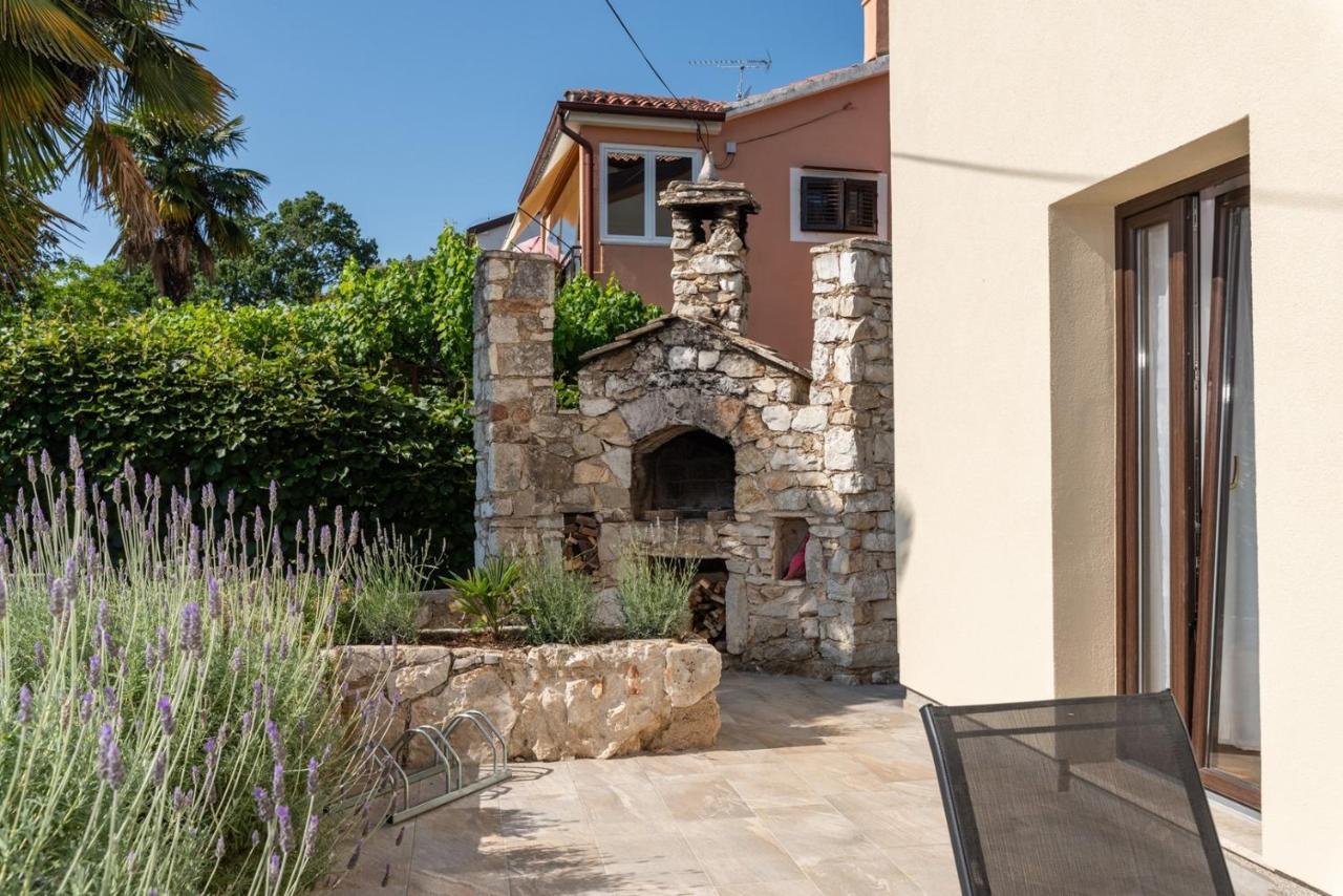 App Sandro With Common Pool Poreč Exterior foto
