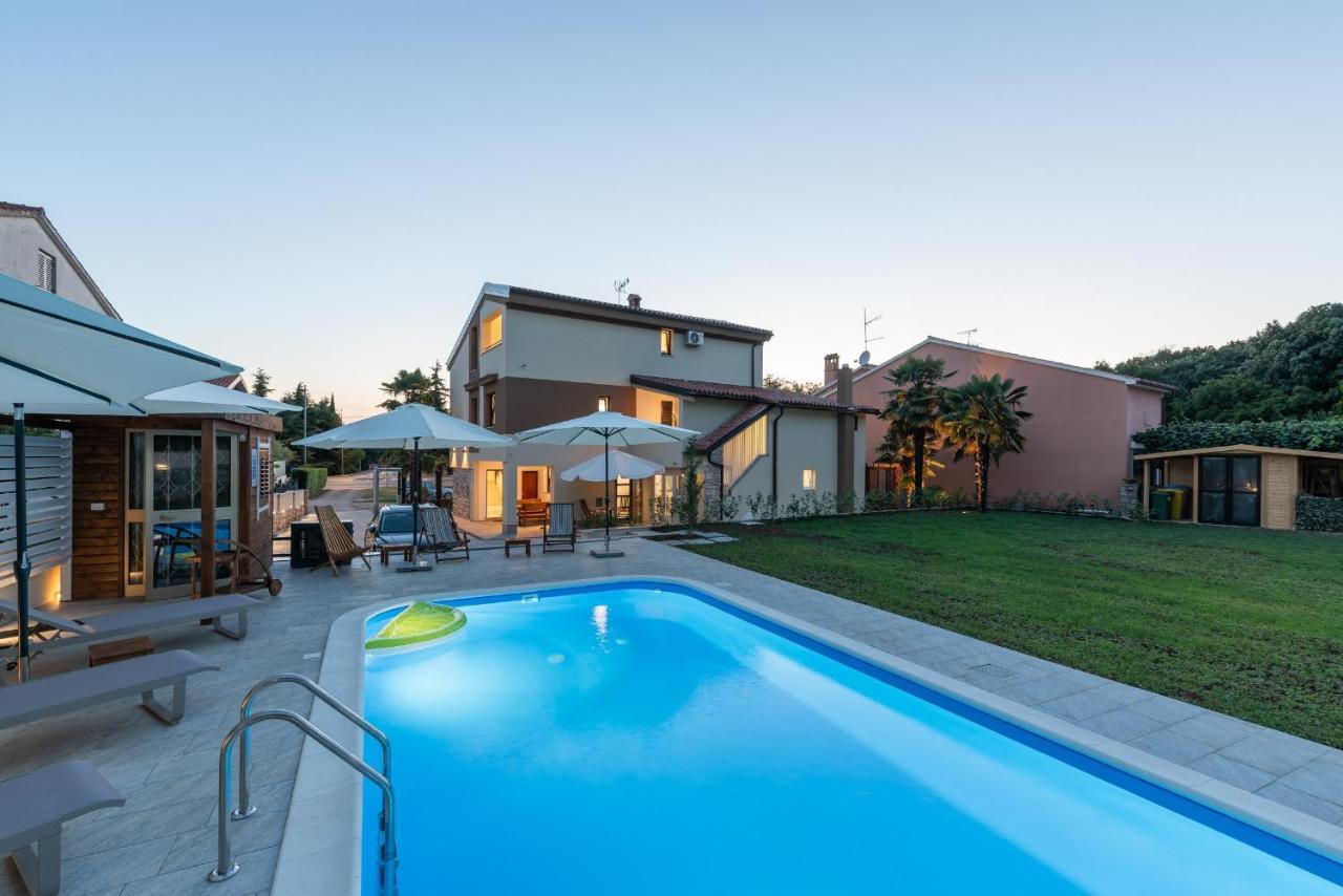 App Sandro With Common Pool Poreč Exterior foto