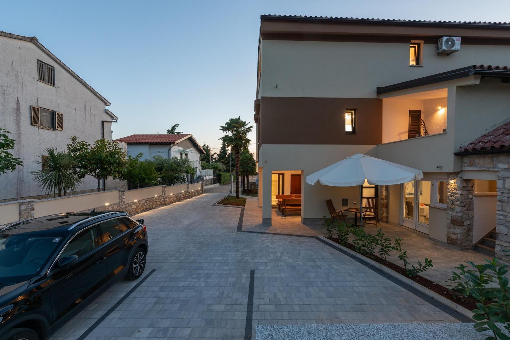 App Sandro With Common Pool Poreč Exterior foto